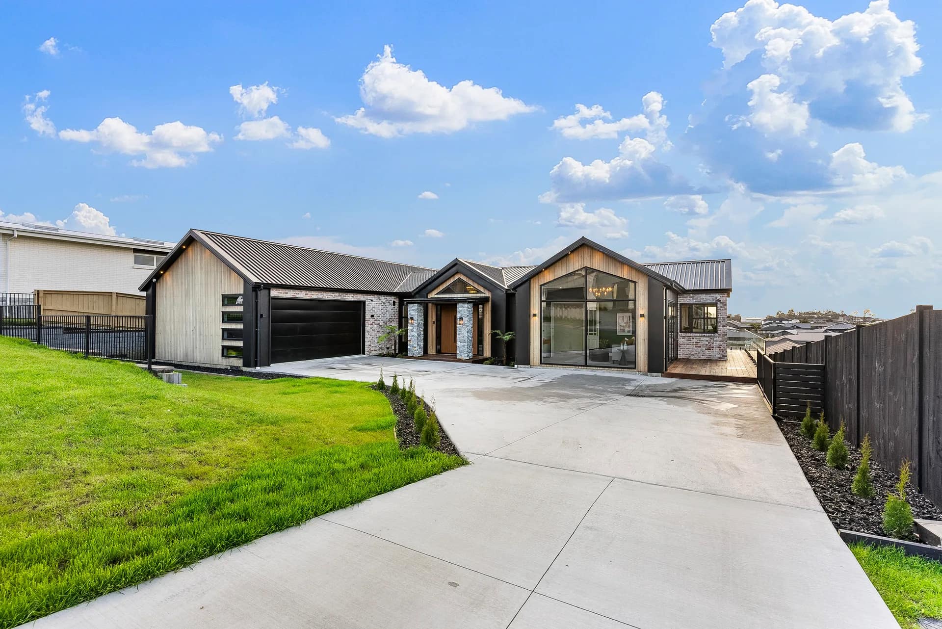 Top Hawk Builders — renovated living and open-plan flow — Auckland residential project photography